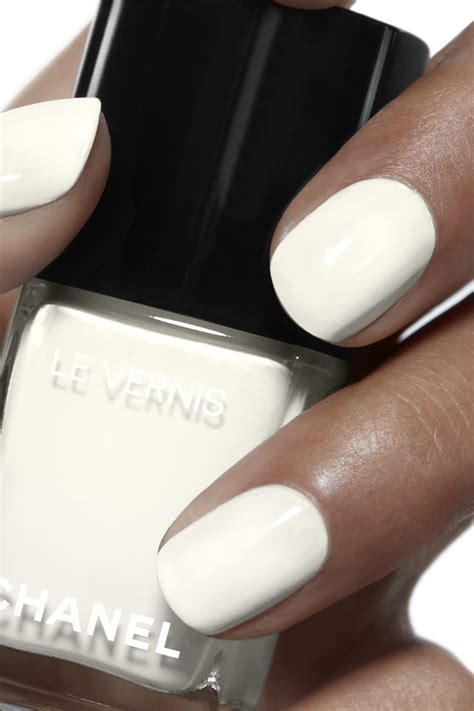 chanel 101 insomniaque|When To Use Chanel Le Vernis Longwear Nail Colour 101.